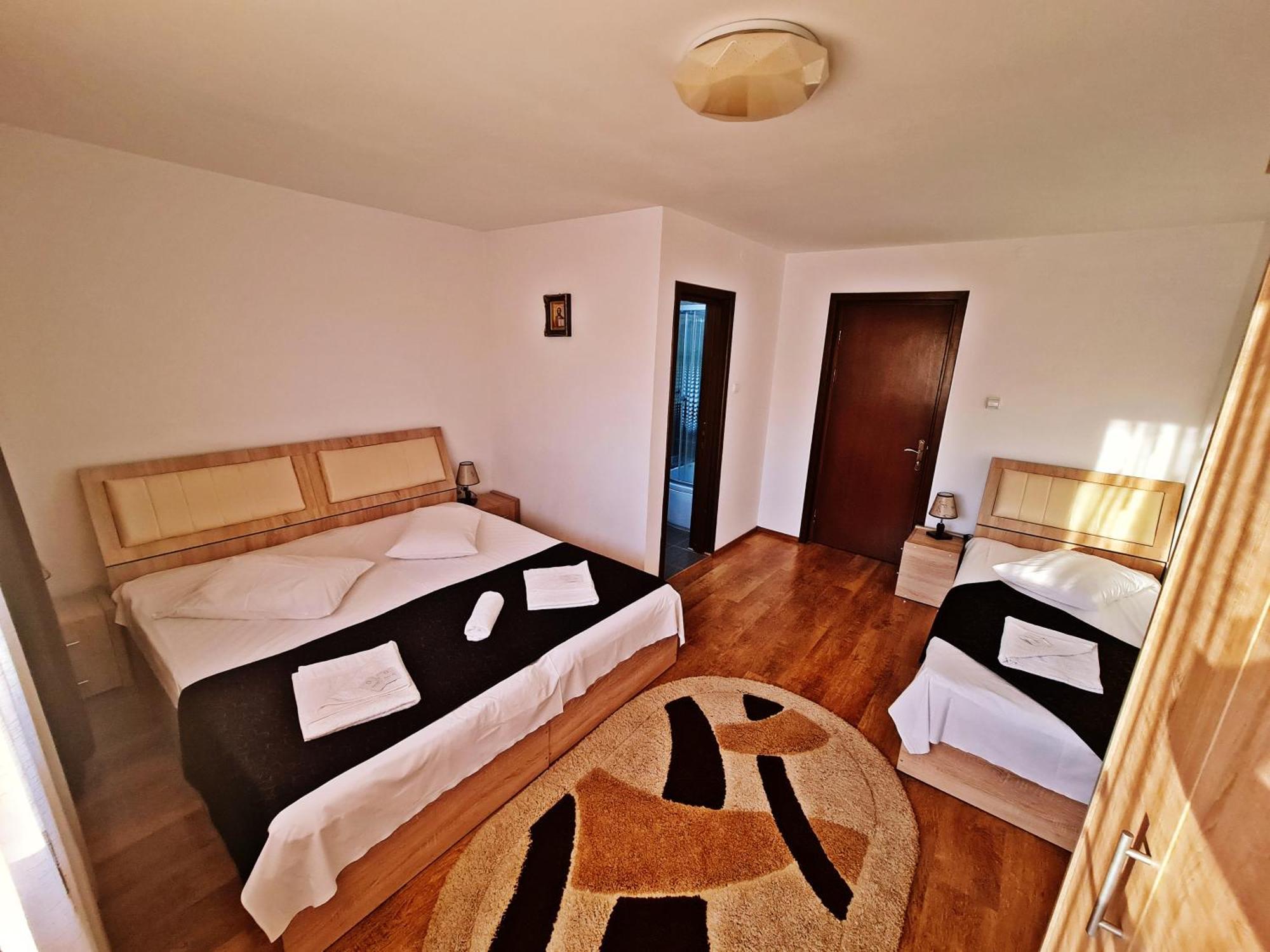 Casa Leu Hotell Curtea de Argeş Eksteriør bilde